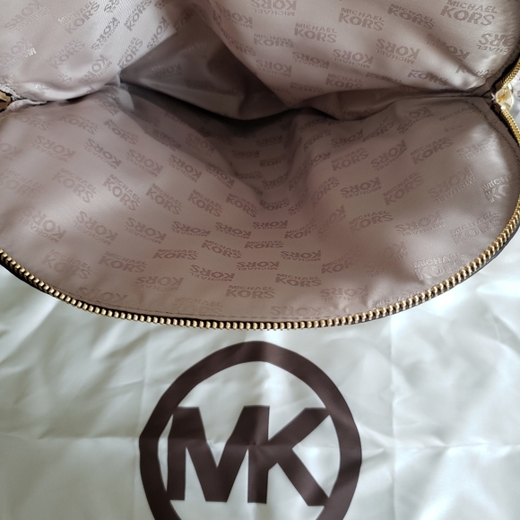 Michael Kors NWT Bedford Embossed Leather Satchel - Picture 9 of 11